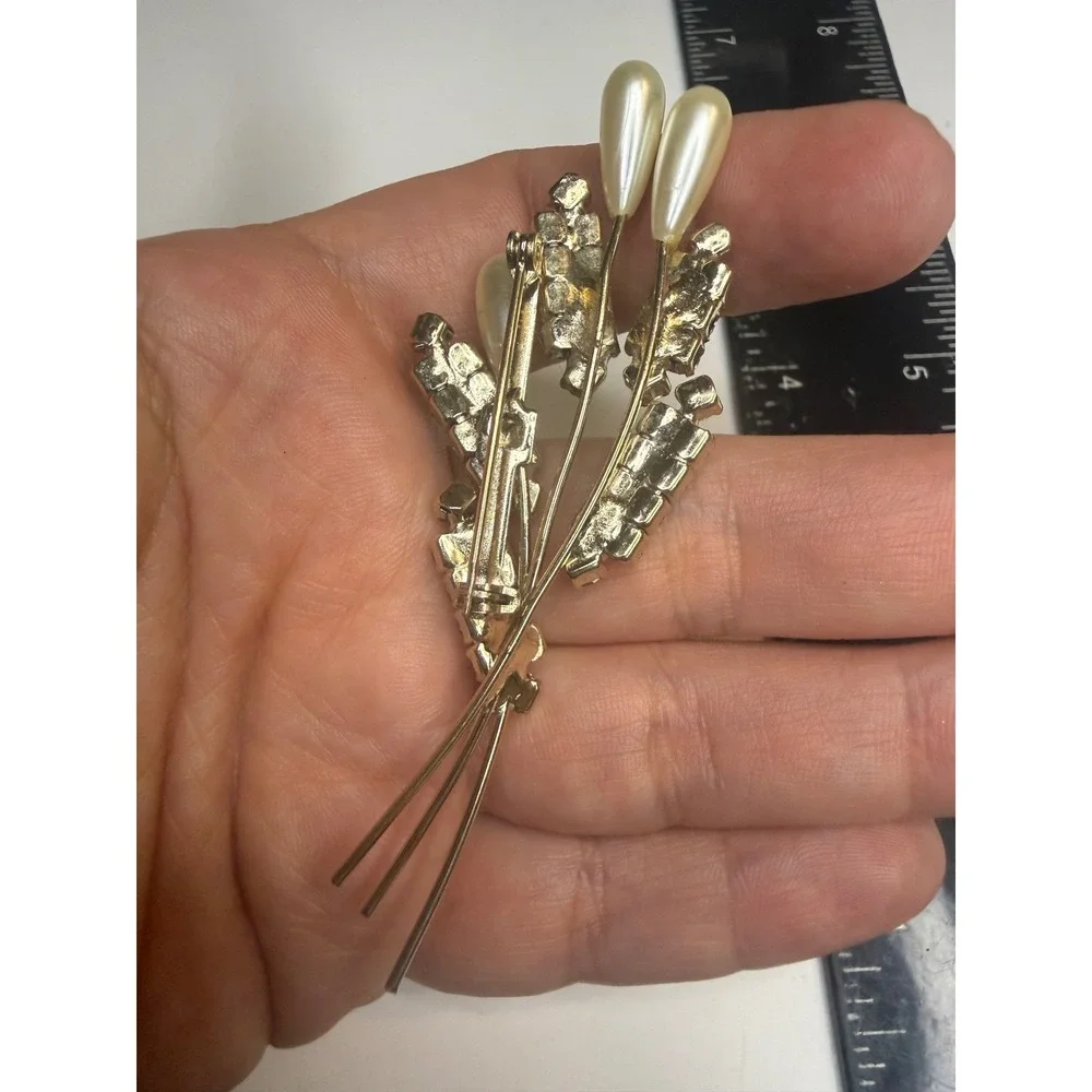 Vintage Gold Tone Rhinestone Faux Pearl Floral Spray Brooch Pin Wheat Motif